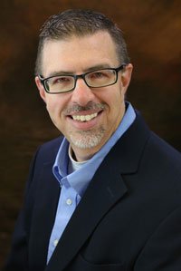 Headshot of Derrik Hubbard