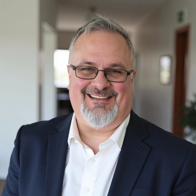 Headshot of Roger Webb